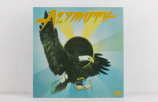 Portada de la funda del vinilo Azymuth – Águia Não Come Mosca, fotografiada sobre fondo blanco con el logo de Atlantic.