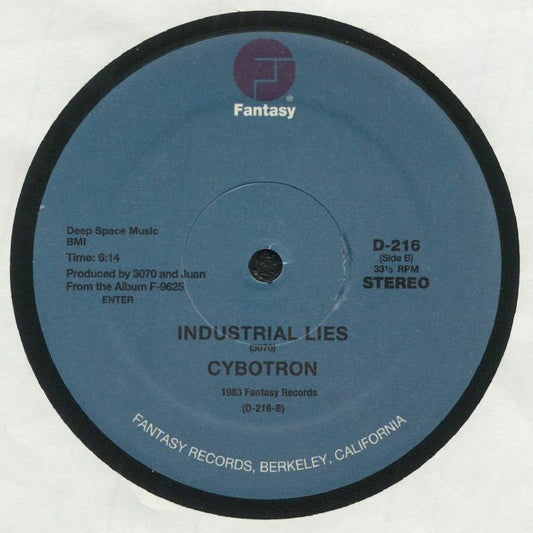 Contraportada del vinilo "Clear" de Cybotron, lanzado por Fantasy Records en 12". Incluye el tema "Industrial Lies" con detalles de producción y duración.