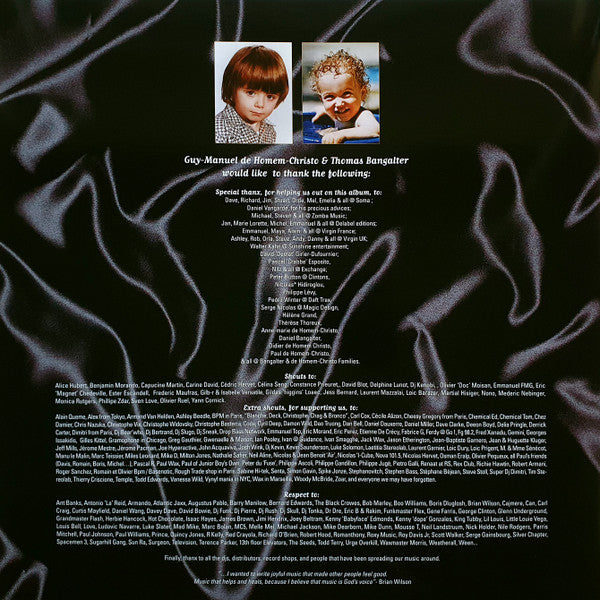 Último insert del vinilo Daft Punk – Homework con agradecimientos extensos y fotos de la infancia de los productores. Diseño elegante en edición doble LP de Soma Quality Recordings.