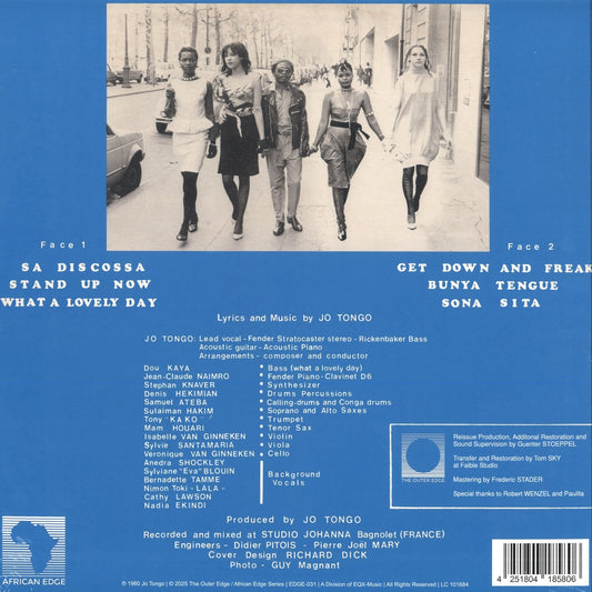 Contraportada del vinilo L'Explosif Jo Tongo – Sa Discossa con foto callejera y créditos detallados en azul, edición LP reedición por The Outer Edge.