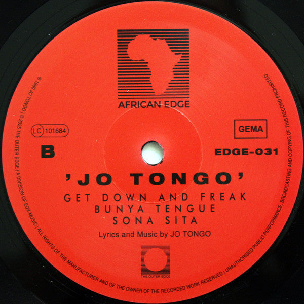 Etiqueta roja del lado B del vinilo L'Explosif Jo Tongo – Sa Discossa con pistas como "Get Down and Freak" y logo de African Edge, reedición en LP.