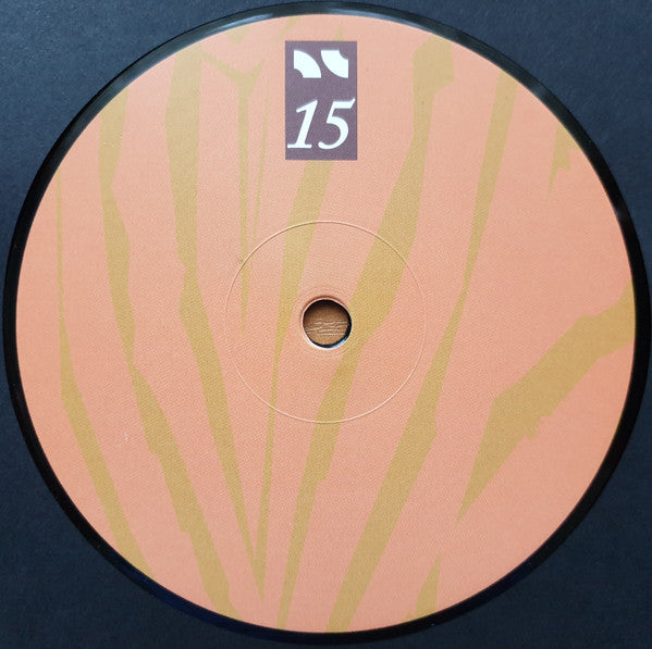 Contraportada del vinilo Mathew Jonson - "Panna Cotta / Passage To The Other Side" de Itiswhatitis Recordings en 12". Fondo con patrón en tonos cálidos y el número de catálogo "15". Texto impreso: sin tracklist, solo el logo del sello y la numeración.