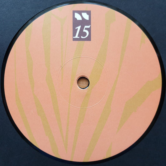 Contraportada del vinilo Mathew Jonson - "Panna Cotta / Passage To The Other Side" de Itiswhatitis Recordings en 12". Fondo con patrón en tonos cálidos y el número de catálogo "15". Texto impreso: sin tracklist, solo el logo del sello y la numeración.