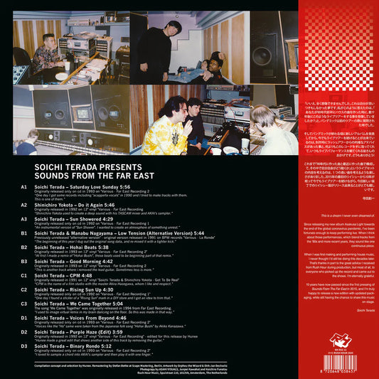 Contraportada del vinilo Soichi Terada – Sounds From The Far East con fotos en estudio, tracklist completa A1–D3 y créditos de Rush Hour.