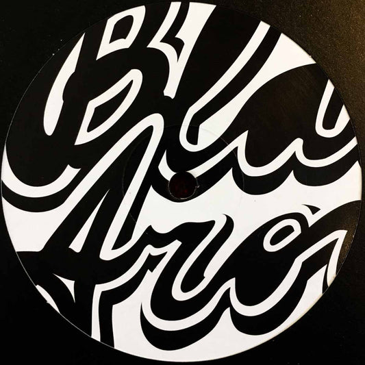 Etiqueta del lado B en vinilo TwICE – Black Aroma EP Vol. 4 de Blend It! Records, diseño gráfico ampliado en blanco y negro característico de la serie, formato 12" EP reimpresión.