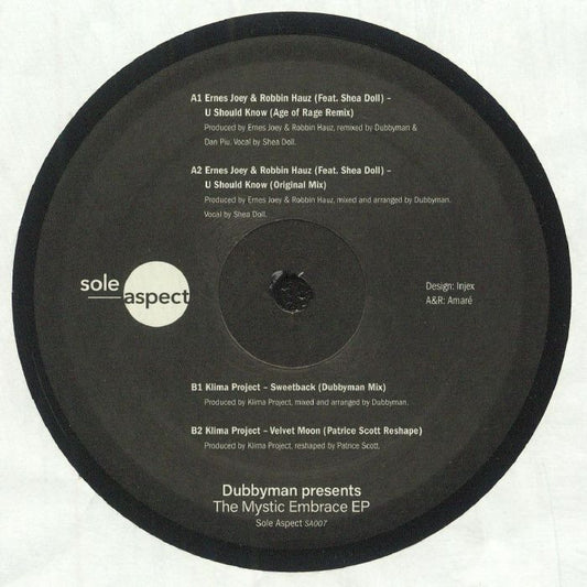 Portada delantera del vinilo V.A. – Dubbyman Presents: The Mystic Embrace EP, lanzado por Sole Aspect en formato 12". Incluye la lista de canciones con remixes de Dubbyman y Patrice Scott. Diseño minimalista con tipografía blanca sobre fondo oscuro.