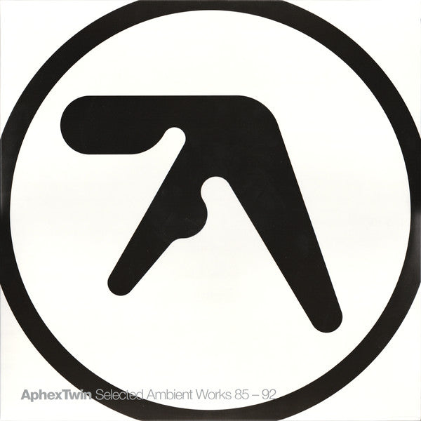 Portada icónica en blanco y negro del vinilo Aphex Twin – Selected Ambient Works 85-92, con el logotipo abstracto centrado.