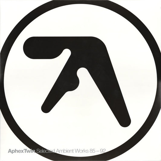 Portada icónica en blanco y negro del vinilo Aphex Twin – Selected Ambient Works 85-92, con el logotipo abstracto centrado.