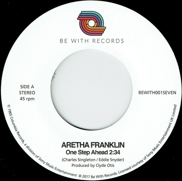 Etiqueta central del lado A del vinilo Aretha Franklin – One Step Ahead con duración de 2:34, créditos a Charles Singleton y Eddie Snyder, producido por Clyde Otis, editado por Be With Records.