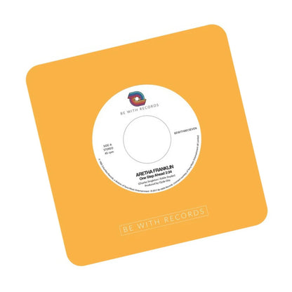 Portada alternativa del vinilo Aretha Franklin – One Step Ahead en formato 7", destacando el diseño girado con estilo moderno sobre funda color mostaza.