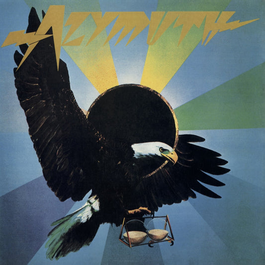 Portada del vinilo Azymuth – Águia Não Come Mosca, con un águila, un reloj de arena y el nombre del grupo en amarillo.