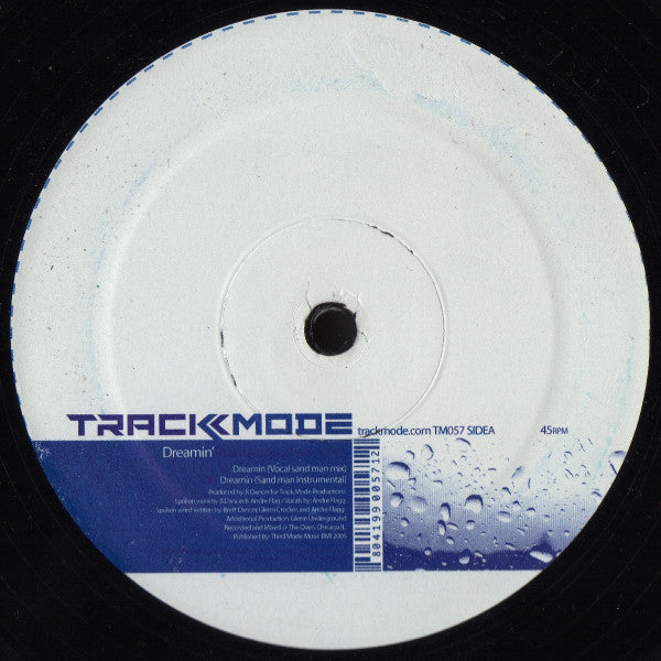 Etiqueta central del lado A del vinilo B.Dancer – Dreamin', 12" de Track Mode, diseño blanco y azul con créditos y referencia del sello.