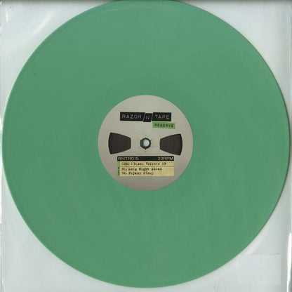 Segundo lado del vinilo 12" Disco Volante EP de COEO bajo el sello Razor-N-Tape Reserve. Texto impreso: lado B – títulos de pista y detalles.
