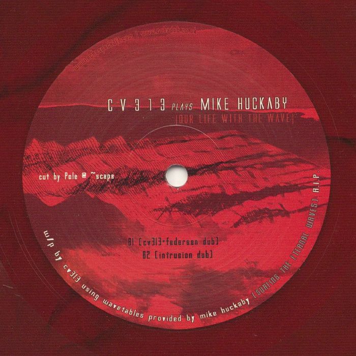 Etiqueta central lado B del vinilo cv313 Plays Mike Huckaby – Our Life With The Wave con diseño rojo jaspeado, incluye las pistas B1 cv313-Federsen Dub y B2 Intrusion Dub.