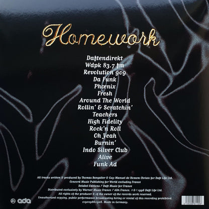 Contraportada del vinilo Daft Punk – Homework mostrando la lista de canciones con tipografía dorada sobre fondo satinado. Edición doble LP por Soma Quality Recordings.