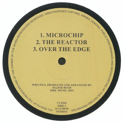 Portada trasera del vinilo de DJ Rush – Childs Play, publicado por Chiwax. Incluye los temas: Microchip, The Reactor y Over The Edge.