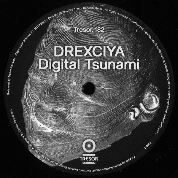 Etiqueta del lado A del vinilo Drexciya – Digital Tsunami en Tresor con arte ondulado y créditos del 12'' reedición