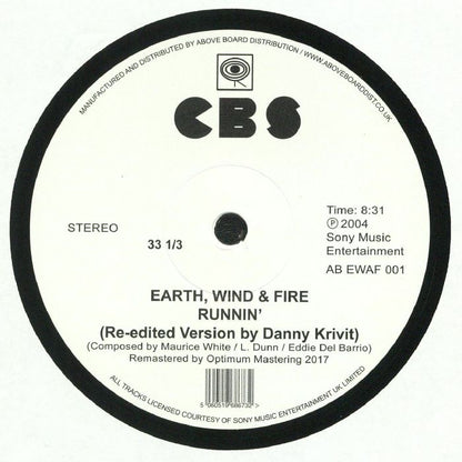 Contraportada del vinilo de 12" de Earth, Wind & Fire – Runnin’. Remasterizado en 2017 por Optimum Mastering. Sello CBS.
