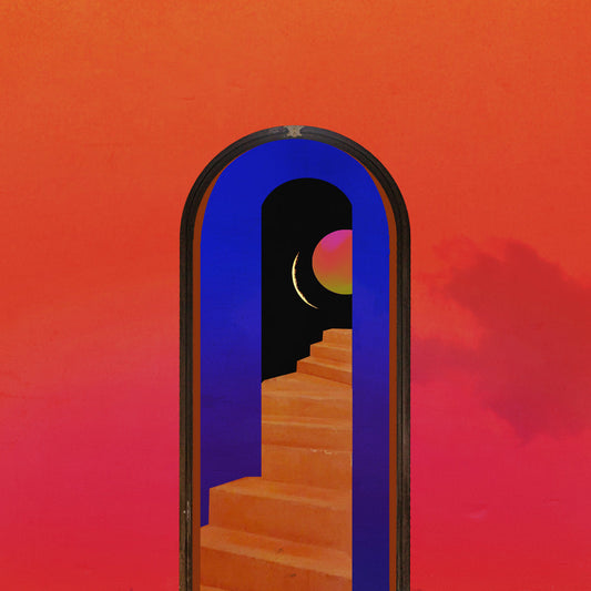 Portada del vinilo FLAUR – Hold On con arte surrealista: una puerta azul revela una escalera dorada hacia un cielo oscuro con un planeta y una media luna, sobre un fondo degradado en tonos naranja y fucsia vibrante.
