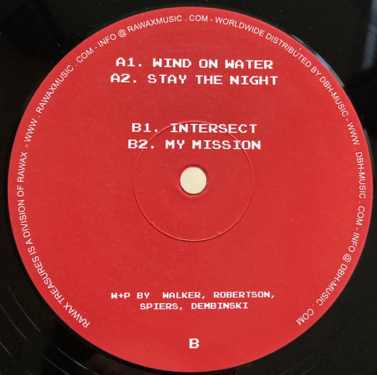 Lado B del vinilo Fresh & Low – Wind On Water (Rawax, 12"). Lista de pistas impresa en etiqueta roja con créditos de producción y distribución.