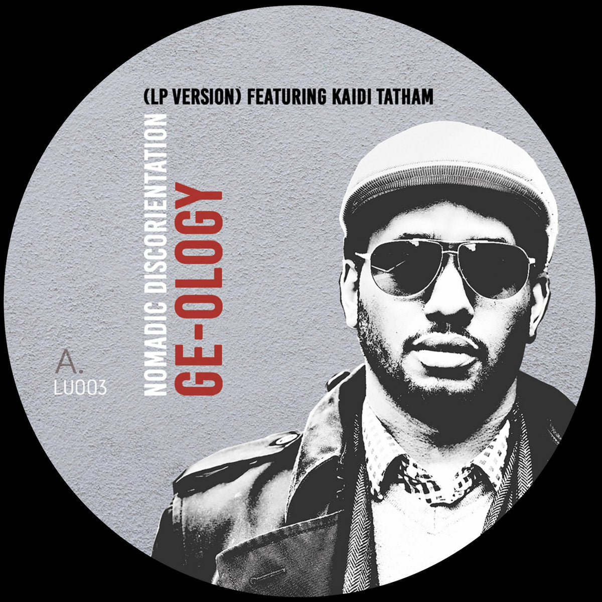 Etiqueta central del vinilo lado A de GE-OLOGY Feat. Kaidi Tatham – Nomadic Discorientation, versión LP con créditos, catálogo LU003 y arte gráfico en monocromo.
