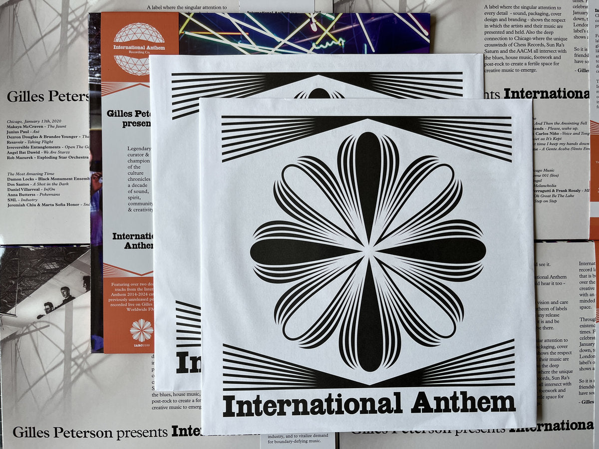 Fundas interiores del vinilo Gilles Peterson – Gilles Peterson Presents International Anthem con arte gráfico monocromo del sello.