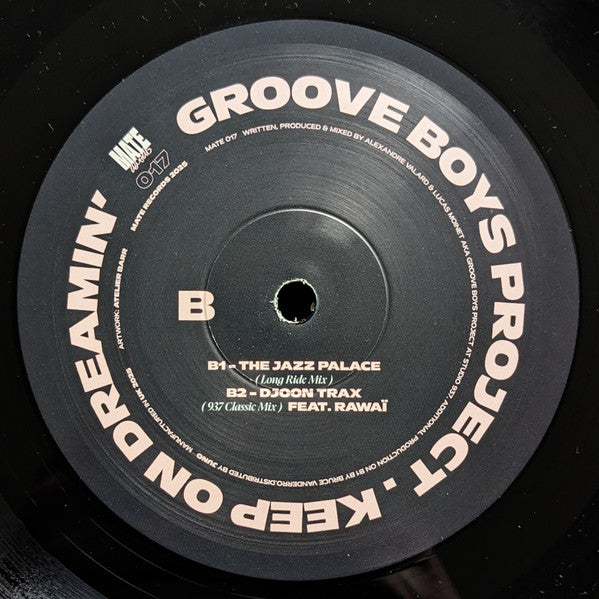 Lado B del vinilo Groove Boys Project – Keep On Dreamin', con títulos, créditos y diseño circular clásico en la etiqueta.
