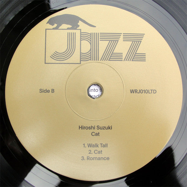 Etiqueta del lado B del vinilo Hiroshi Suzuki – Cat, lanzado bajo We Release Jazz. El vinilo es un LP de 180 g. Texto impreso: Side B, Walk Tall, Cat, Romance, WRJ010LTD.