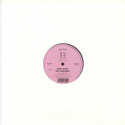 Contraportada del vinilo Idjut Boys Feat. Dolla Man – Yagga Yao, publicado por el sello BTD001 en 12". Etiqueta en rosa con lista de canciones e información de créditos en la cara AA.