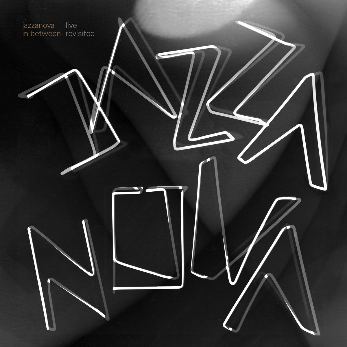 Portada del vinilo Jazzanova – In Between - Live Revisited con arte gráfico en blanco y negro y tipografía abstracta.