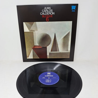 Vinilo Juan Carlos Calderon – Bloque 6 junto a la portada; lado A negro con etiqueta azul de Vampi Soul.
