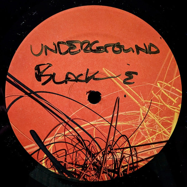 Etiqueta del lado B del vinilo de Kai Alce Feat. Ash Lauryn – Underground & Black (Leonce Remixes) con fondo naranja y el título escrito a mano en marcador oscuro.