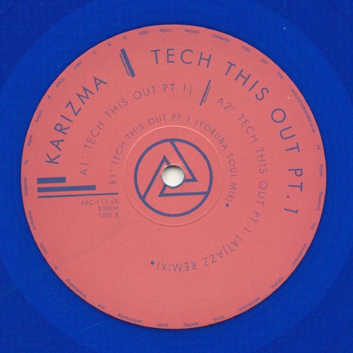 Etiqueta central del lado A del vinilo Karizma – Tech This Out Pt. 1 en edición azul de 12" por Atjazz Record Company. Diseño minimalista con una gran “A.” azul sobre fondo rojo.