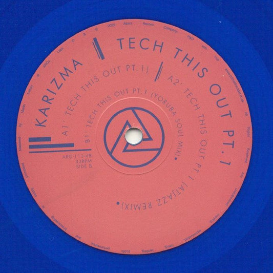 Etiqueta central del lado A del vinilo Karizma – Tech This Out Pt. 1 en edición azul de 12" por Atjazz Record Company. Diseño minimalista con una gran “A.” azul sobre fondo rojo.