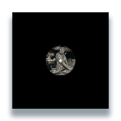 Portada delantera del vinilo Kerri Chandler – Lost & Found EP Vol. 4, editado por Kaoz Theory en 12”. Texto impreso: Diseño minimalista con centro visible del vinilo y etiqueta del lado A expuesta.