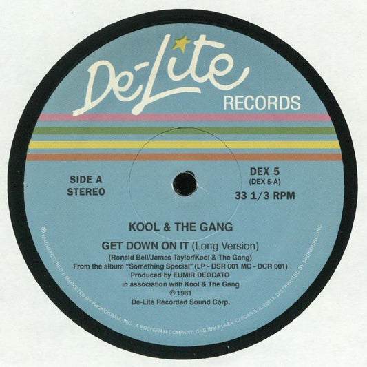 Etiqueta central del lado A del vinilo Kool & The Gang – Get Down On It / Summer Madness, con créditos de “Get Down On It (Long Version)” y sello De-Lite Records.