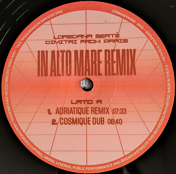 Etiqueta roja del vinilo Loredana Bertè – In Alto Mare (Remix), lado A con Adriatique Remix y Cosmique Dub, edición limitada.