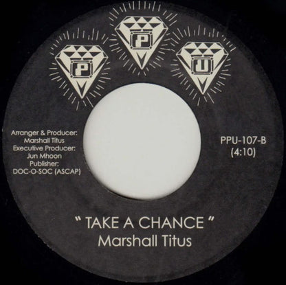 Etiqueta del lado B del vinilo Marshall Titus - Take A Chance On The Feeling. Versión alternativa de “Take A Chance” con sintetizadores prominentes.