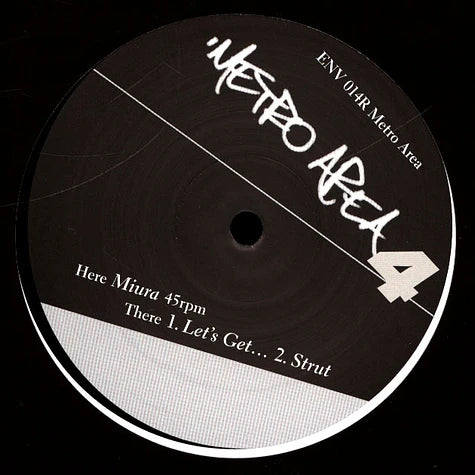 Etiqueta central lado A del vinilo Metro Area – Metro Area 4 con arte gráfico, catálogo ENV 014R y pistas Miura, Let’s Get... y Strut. Edición 12" remasterizada por Environ.