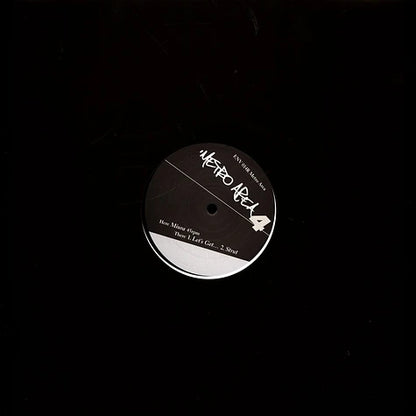 Portada del vinilo Metro Area – Metro Area 4 con funda negra troquelada y etiqueta visible. Reedición remasterizada en 12" publicada por el sello Environ.