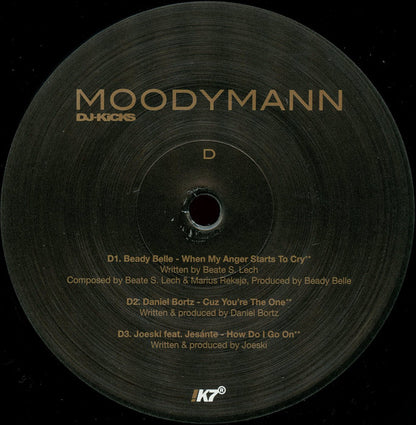 Etiqueta central del lado D del vinilo Moodymann – DJ-Kicks con temas de Beady Belle, Daniel Bortz y Joeski, edición !K7 Records.