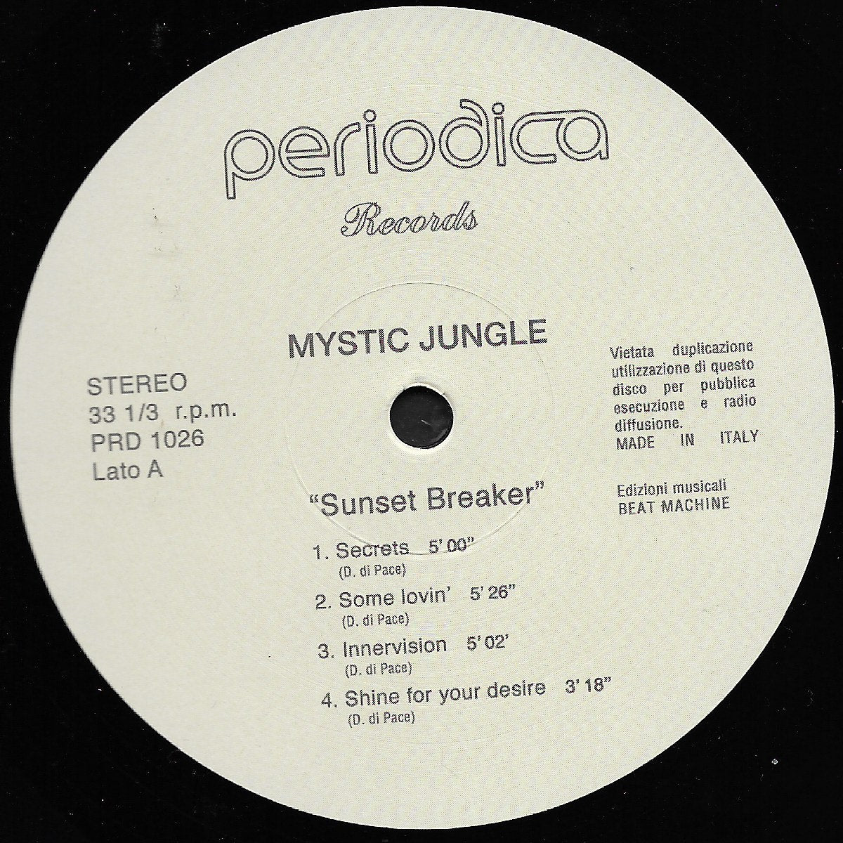 Etiqueta central del lado A del vinilo Mystic Jungle – Sunset Breaker, con 4 pistas, duración visible y créditos de producción.