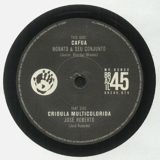 Portada trasera del vinilo Cafua / Crioula Multicolorida de Nonato & Seu Conjunto y José Roberto. Contiene información de pistas, créditos y sello Mr Bongo.