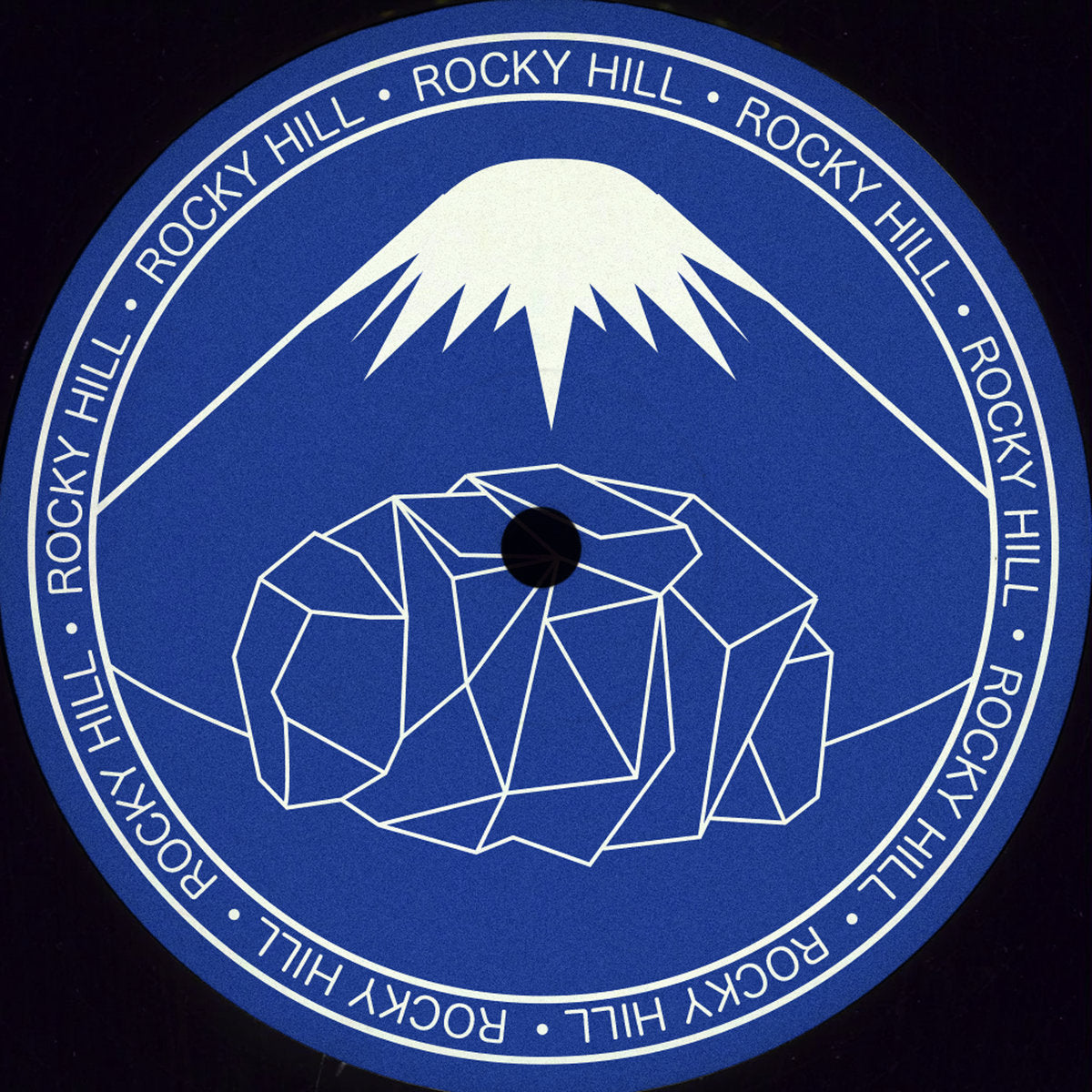Lado B del vinilo Paul West – Blue Sun 12" EP Rocky Hill, label azul con arte geométrico Rocky Hill y montaña.
