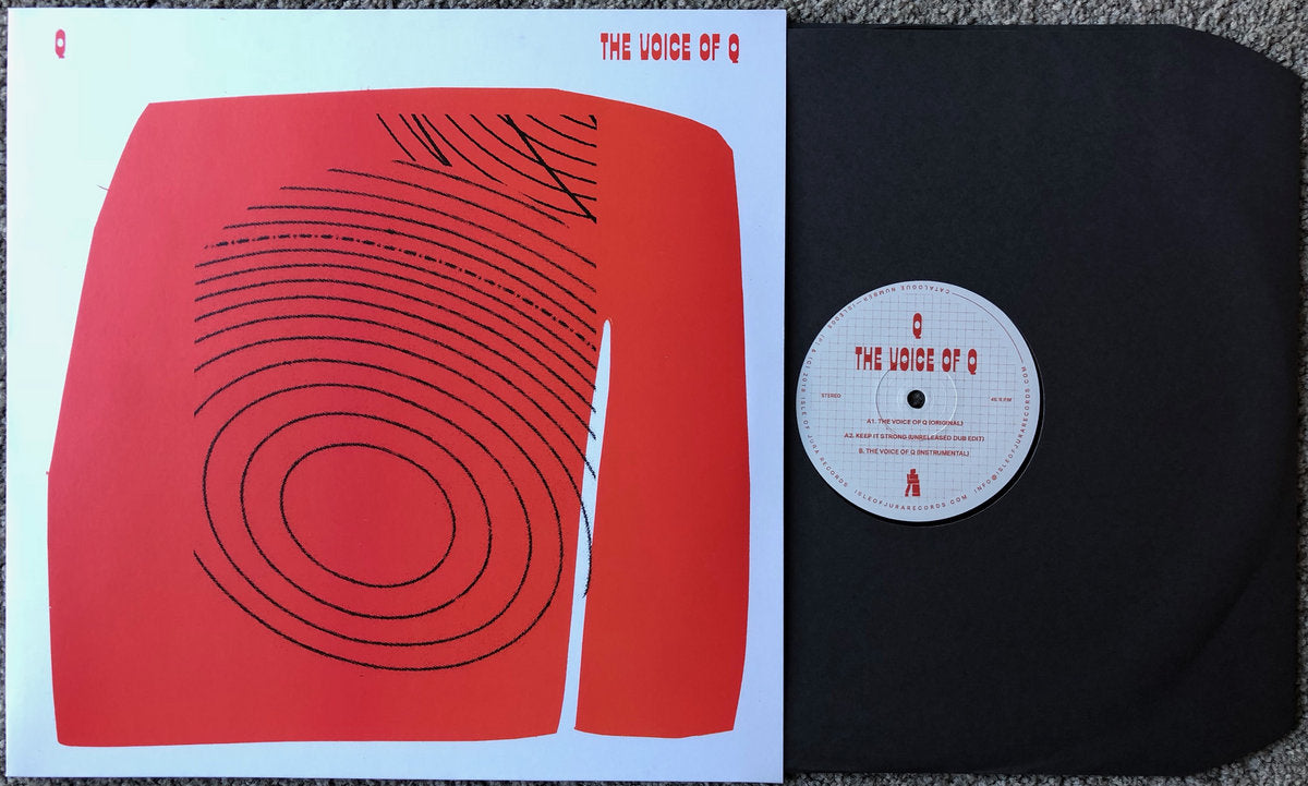 Vinilo Q – The Voice Of Q junto a su funda exterior negra, reedición 12 pulgadas de Isle Of Jura pensada para DJs y coleccionistas.