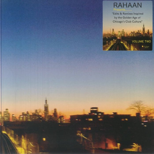 Fotografía al atardecer de la ciudad de Chicago en la portada del vinilo Rahaan – Edits & Remixes Inspired By The Golden Age Of Chicago's Club Culture (Volume 2), formato 2x12", editado por Now Is Not The Time.