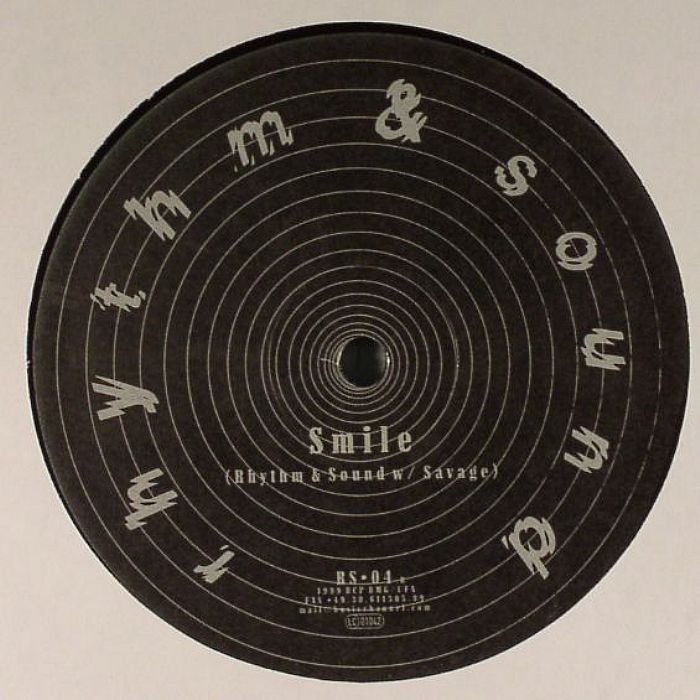 Etiqueta central negra del vinilo Rhythm & Sound w/ Savage – Smile, lado A con título Smile, créditos visibles y catálogo RS-04.