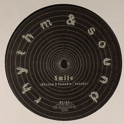 Etiqueta central negra del vinilo Rhythm & Sound w/ Savage – Smile, lado A con título Smile, créditos visibles y catálogo RS-04.