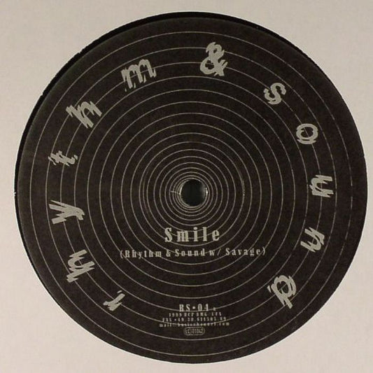 Etiqueta central negra del vinilo Rhythm & Sound w/ Savage – Smile, lado A con título Smile, créditos visibles y catálogo RS-04.
