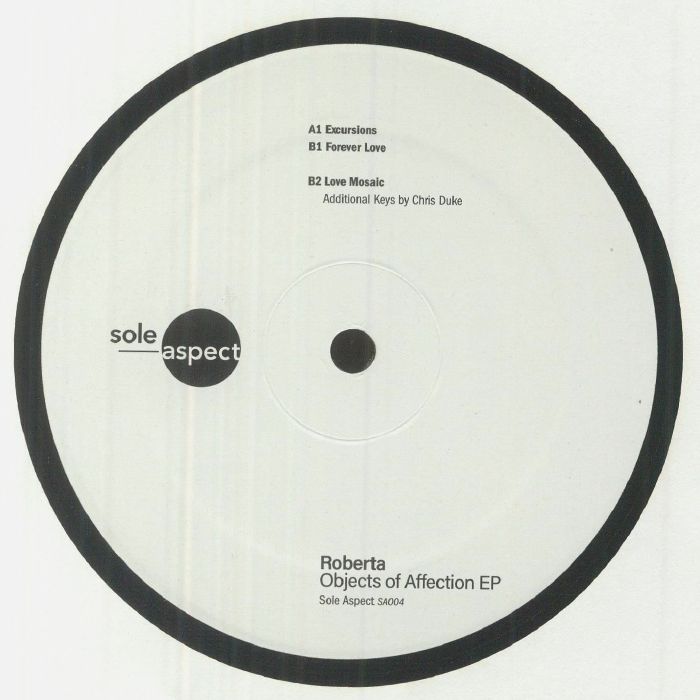 Portada delantera del vinilo Roberta – Objects of Affection EP bajo el sello Sole Aspect. Diseño minimalista en blanco y negro con la lista de canciones impresa en la parte superior.